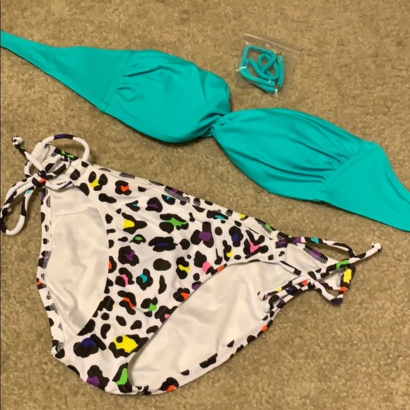 Victoria’s Secret teal top & leopard bottom bikini - Picture 2 of 7
